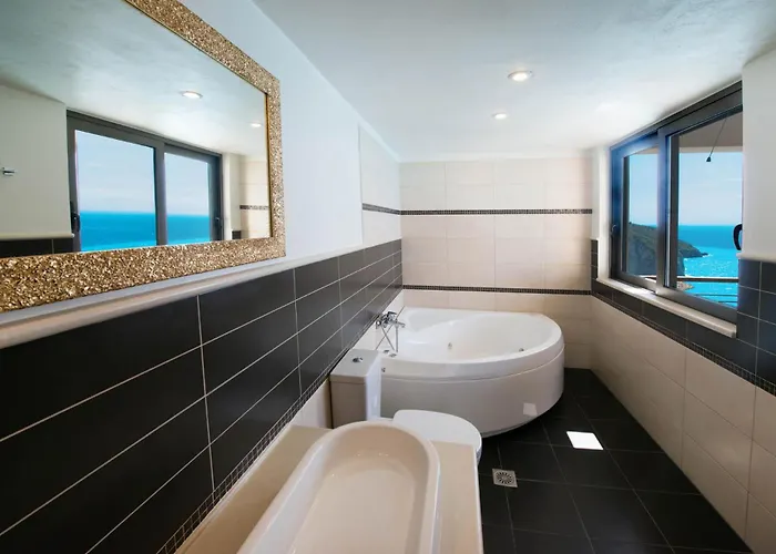 Modern Style Villa *